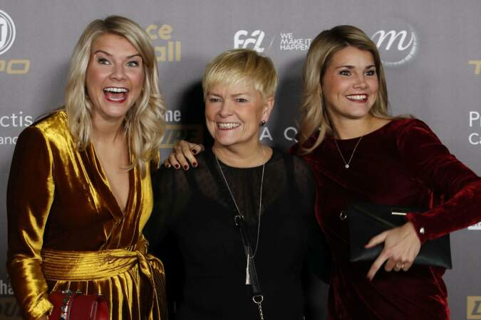 La première lauréate du Ballon d'or féminin Ada Hegerberg est venue en compagnie de sa maman et de sa soeur