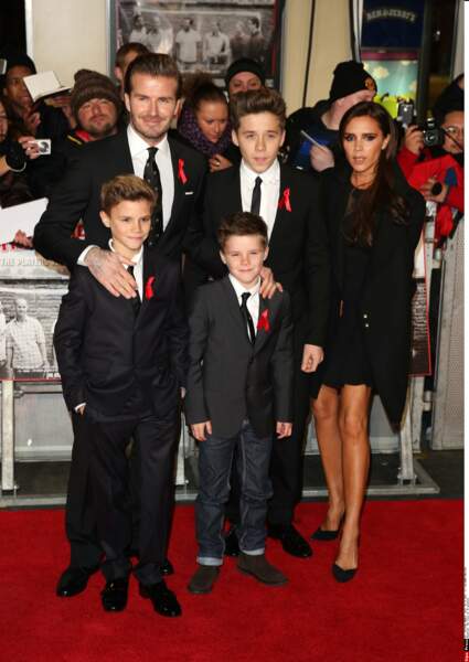 Brooklyn, Cruz, Roméo Beckham et leurs parents en 2013 à Londres