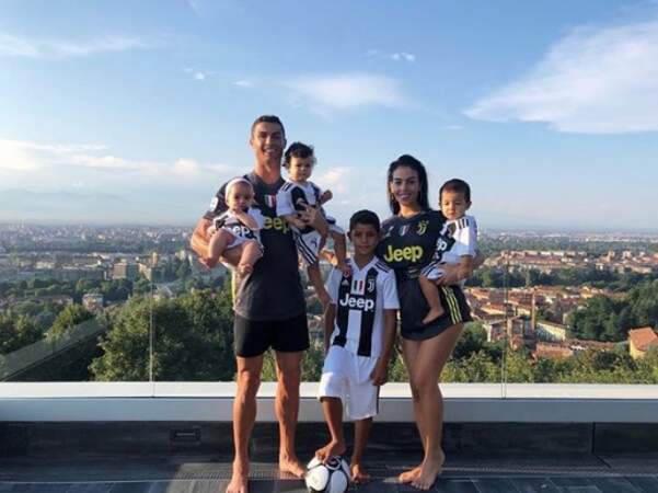 Pendant ce temps-là, toute la famille de Cristiano Ronaldo était aux couleurs de la Juventus. 