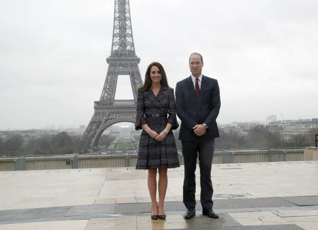 Kate et William ont pris la pose devant la tour Eiffel