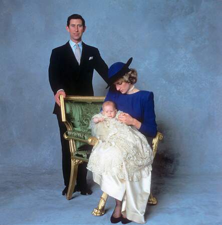En décembre 1984, Harry, le deuxième fils de Charles et Lady Di est à son tour baptisé
