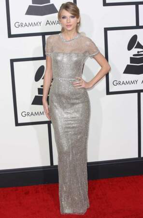 Taylor Swift dans une splendide robe argentée 