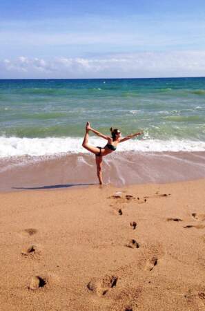 ... Ou en faisant du yoga sur la plage. 