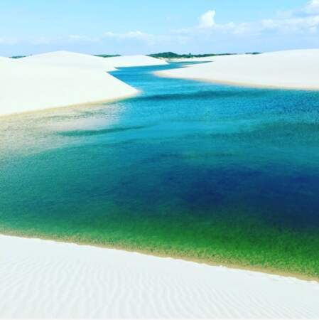 Un désert de dunes traversé par des lagunes