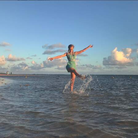 En cette période où Jesus est à l’honneur, Paris Hilton marche sur l’eau. Normal…