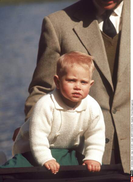 Enfin, la reine donne naissance à son quatrième et dernier enfant, le prince Edward, en 1964