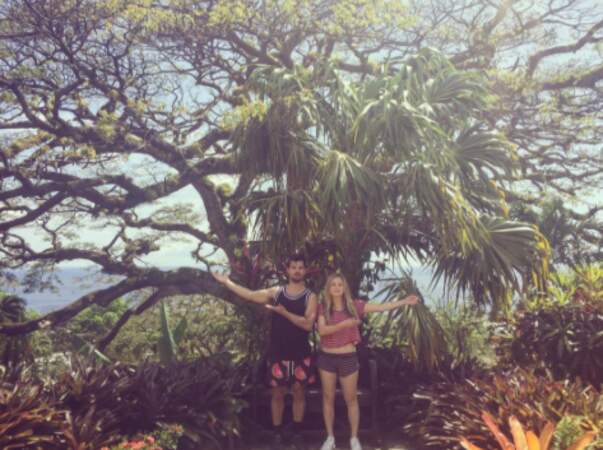 Taylor Lautner et Billie Lourd ont fait connaissance avec un arbre vieux de 360 ans. 