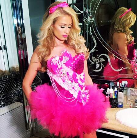 Point Halloween avec Paris Hilton, déguisée en Barbie
