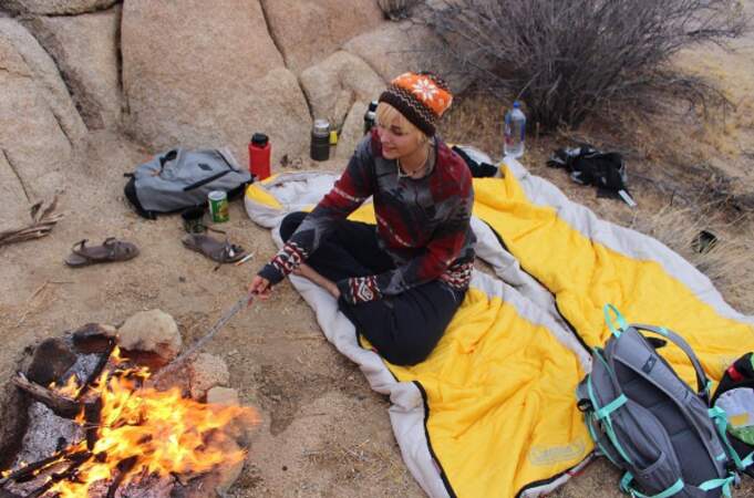 Paris Jackson fait du camping avec son chéri, et elle dit adorer ce mode de vie. Une vraie hippie ! 