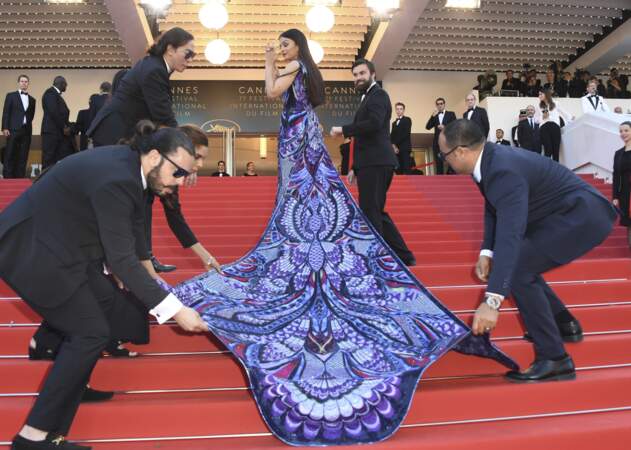 La robe d'Aishwarya Rai Bachchan ? Simple, basique, et symétrique