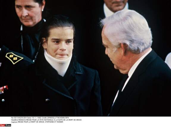 Quand la princesse Grace meurt en 1982, Stephanie a 17 ans. Mais papa est là…