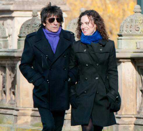 A 68 ans , le guitariste des Rolling Stones Ron Wood et sa femme Sally Humphreys attendent des jumeaux. 