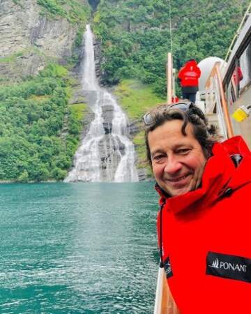 Laurent Gerra a vu des cascades en Norvège. 