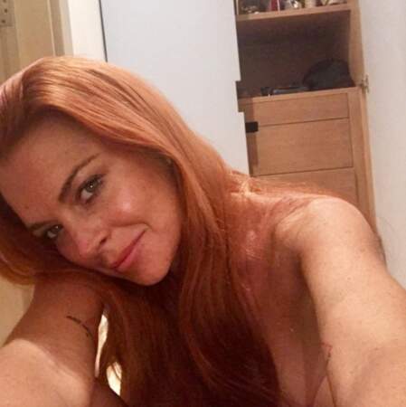 Lindsay Lohan a carrément posé en tenue d'Eve le temps d'un selfie. 