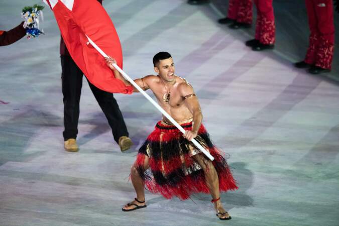 Il l'avait déjà fait à Rio, le revoilà à Pyeongchang : Pita Taufatofua défile torse nu. Par -10°C !