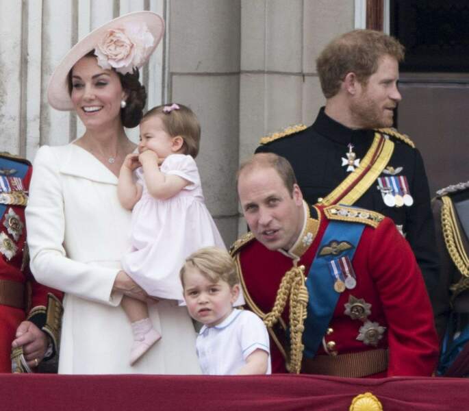 Le prince William très attentif à son fils