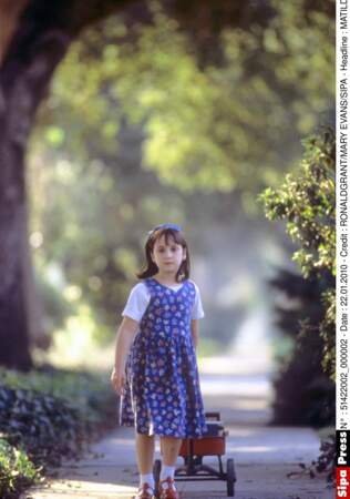 Dans Matilda, elle joue une petite fille intelligente qui découvre qu'elle a des pouvoirs mystérieux...