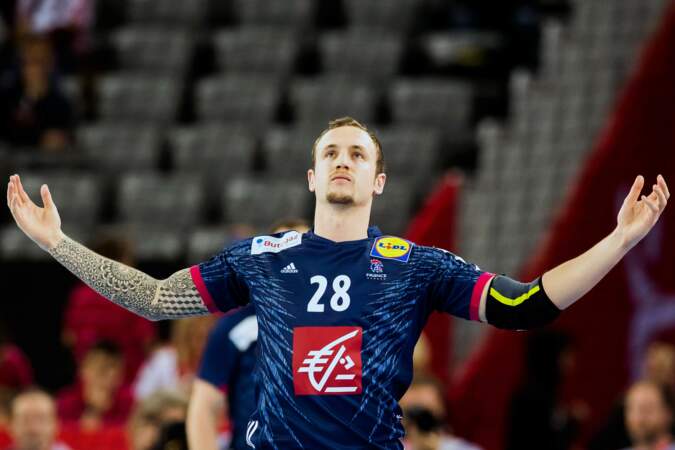 Le handballeur Valentin Porte a lui privilégié son bras droit
