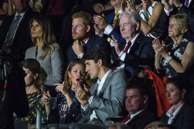 … et à quelques sièges du Premier ministre canadien Justin Trudeau et de la femme de celui-ci, Sophie