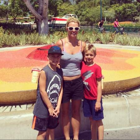 Britney Spears, en vraie mère poule, profite de ses deux fils ! 
