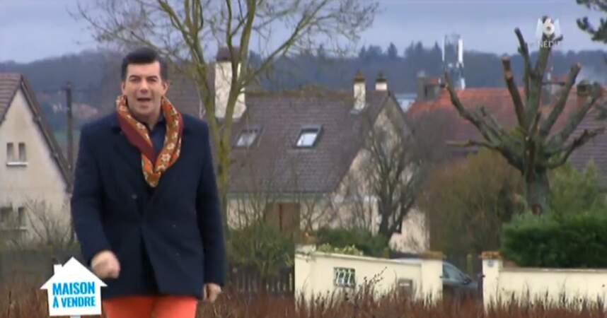 Alors là, la tenue de Stéphane Plaza, on est vraiment pas sûrs... Surtout le pantalon orange !   