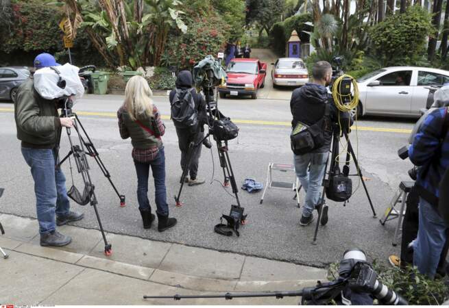 La presse, devant la résidence de Carrie Fisher et Debbie Reynolds