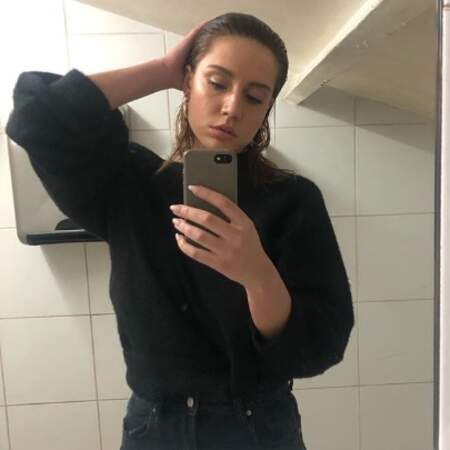 Selfie aux toilettes pour Adèle Exarchopoulos. 