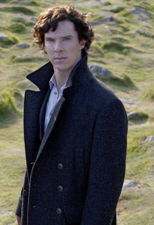 Le détective Sherlock Holmes (Benedict Cumberbatch) au look en apparence simple...