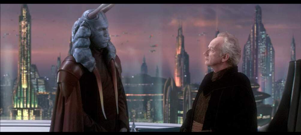 2002, Star Wars épisode 2 : Mas Amedda (à gauche), un Chagrien, non-humain. 