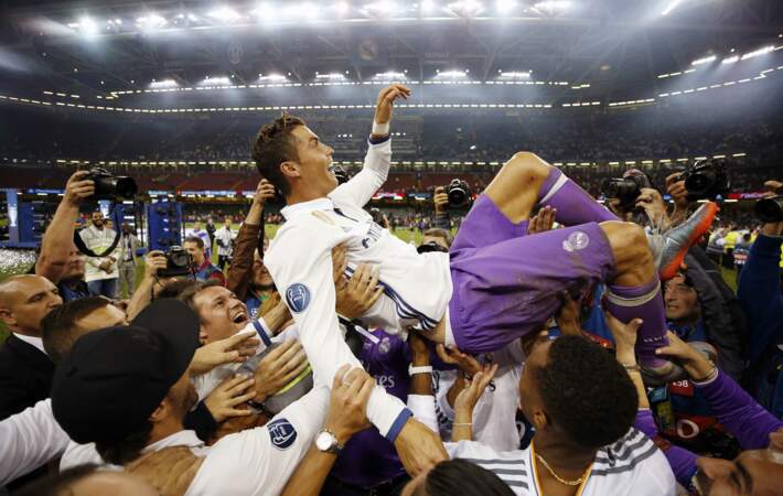 Cristiano Ronaldo a été porté en triomphe par ses coéquipiers