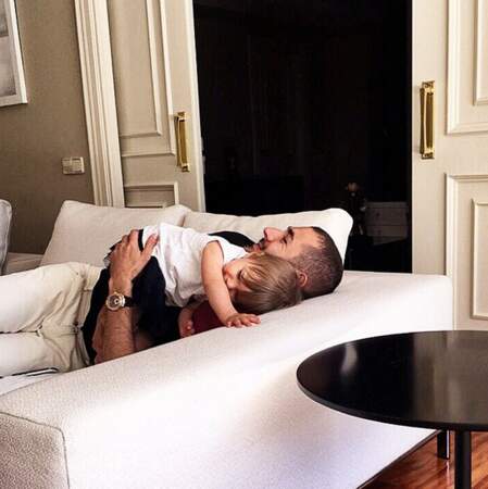 Et Karim Benzema a fait un gros câlin à sa fille Mélia.