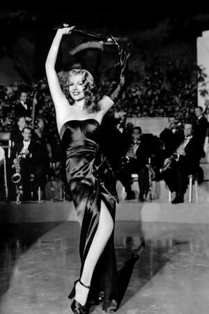 Le plus mythique : Rita Hayworth enlève son gant en chantant Put the Blame on Mame dans le cultissime Gilda.