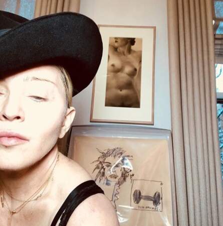 On passe à la catégorie des incompris de la semaine avec Madonna et son selfie bizarre 