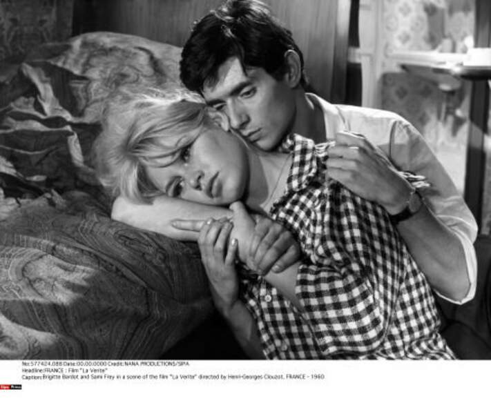 Sur le plateau de La Vérité (1960) de Clouzot, elle tombe folle amoureuse de Sami Frey