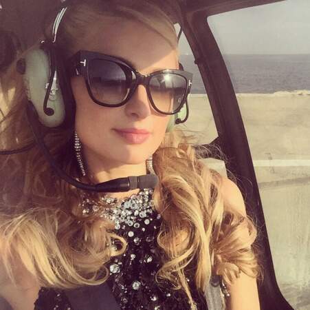 Après un saut au Festival, Paris Hilton s'est envolée en hélico pour Monaco...