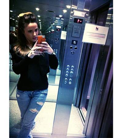 Hop, petit selfie dans l'ascenseur de NRJ 12, il faudrait penser à bosser !