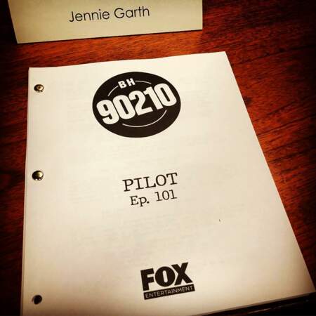 Jennie Garth a mis fin au suspense en avril en dévoilant une photo du script de l'épisode pilote.