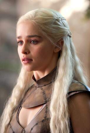 Dans les livres Game Of Thrones, Daenerys a 13 ans. Dans la série, elle en a revanche 16...