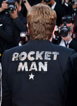 Elton John et sa superbe veste Rocketman