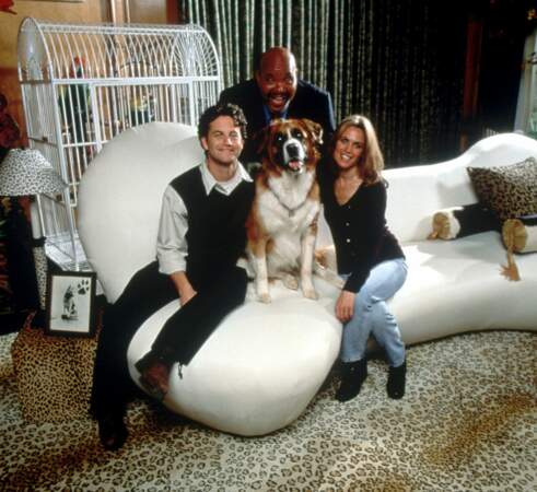 James Avery dans le téléfilm Vie de chien, Vie de chateau  (1998)