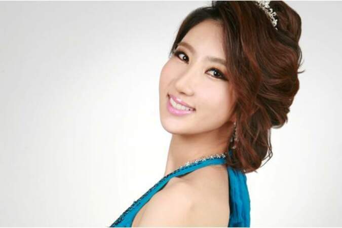 Miss Corée - Min Jin Park | Si elle se penchait plus elle tombait