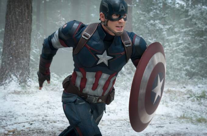Chris Evans toujours fidèle au costume du super soldat dans Captain America : Civil War (27/04)