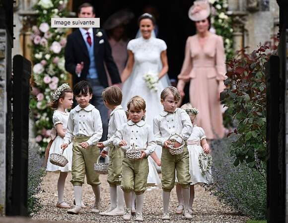 Le prince George ouvrait le cortège sous les regards attendris de sa mère Kate Middleton et de sa tante Pippa