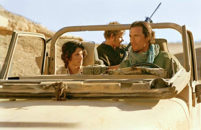 L'actrice a fréquenté l'acteur Matthew McConaughey entre février 2005 et juin 2006, rencontré sur le film Sahara.