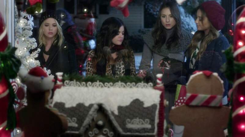 Pretty Little Liars : comment 'A' a volé Noël (saison 5, épisode 13). Série disponible sur Netflix