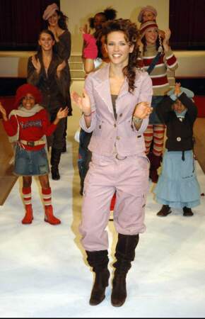 2005 : elle présente sa ligne de vêtements pour enfants. Au niveau du style, c'est un peu n'importe quoi