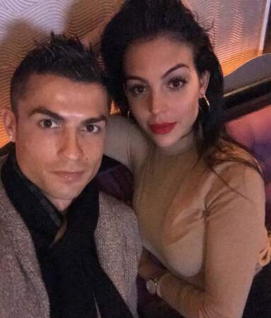 Cristiano Ronaldo et Georgina Rodriguez ont pris un selfie en amoureux. 