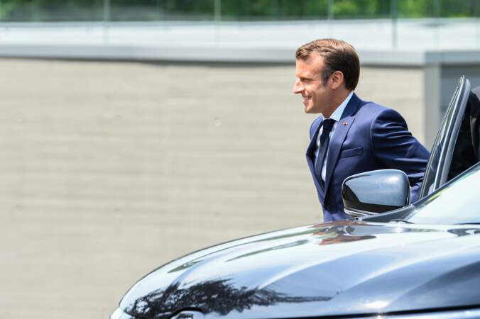 Le Président Emmanuel Macron arrive à Clairefontaine pour rencontrer les Bleues