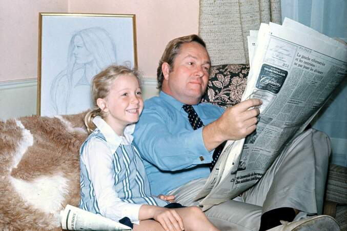 Oui, cette adorable petite fille est bien Marine Le Pen, aux côtés de son papa en 1975