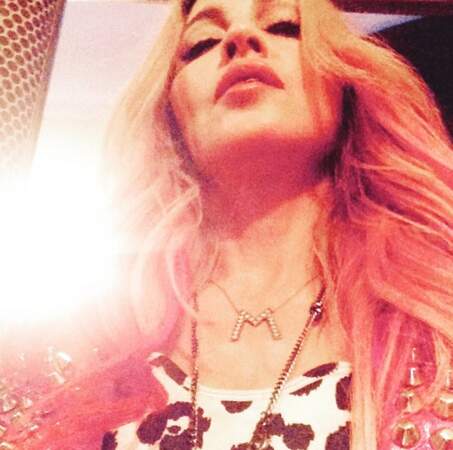 Pour rester dans l'excentricité, Madonna s'est colorée en rose...